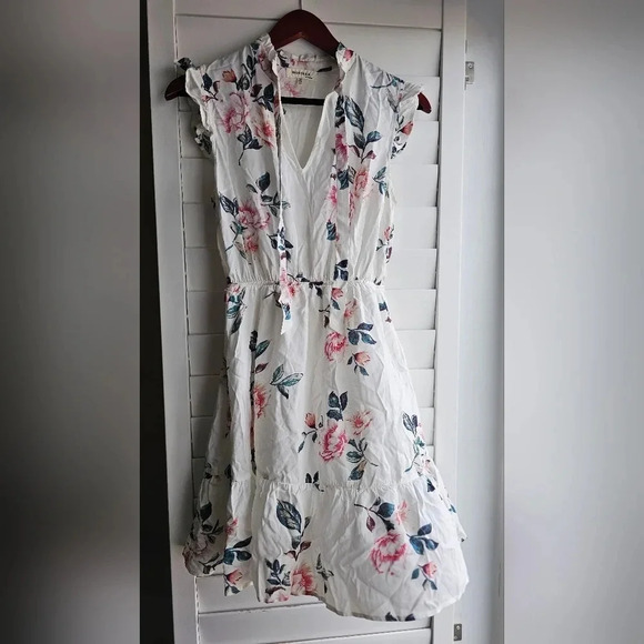 Monteau Dresses & Skirts - Monteau Dress Flowers Sleeveless White  Floral size M Junior